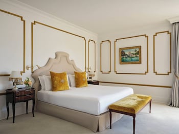 Suite, 2 Bedrooms (Art)