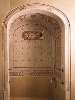 Grand Deluxe