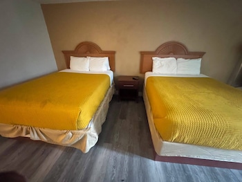 Room, 2 Queen Beds, Smoking