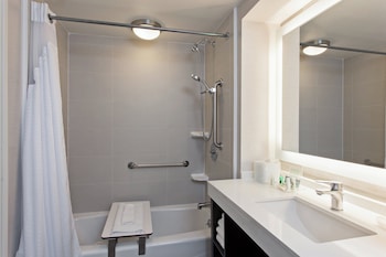 Standard Room, 1 King Bed, Accessible (Communications)