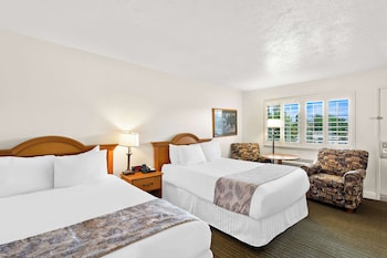 Standard Room, 2 Queen Beds, Non Smoking, Refrigerator & Microwave (Larger Room)
