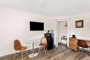 Standard Room, 2 Queen Beds, Accessible, Non Smoking