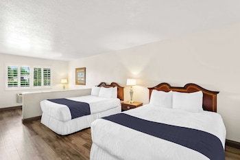 Suite, 2 Queen Beds, Non Smoking, Refrigerator & Microwave