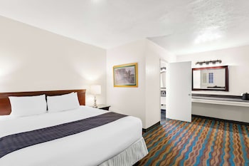 Standard Room, 1 King Bed, Non Smoking, Refrigerator & Microwave