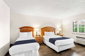 Standard Room, 2 Queen Beds, Accessible, Non Smoking