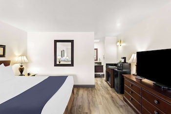 Suite, 1 King Bed, Non Smoking, Jetted Tub