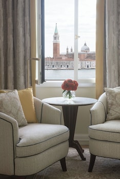 Premium Room, 1 King Bed, Lagoon View