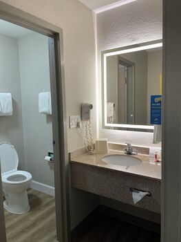 Room, 1 King Bed, Mobility Accessible, Non Smoking (Bathtub w/ Grab Bars)
