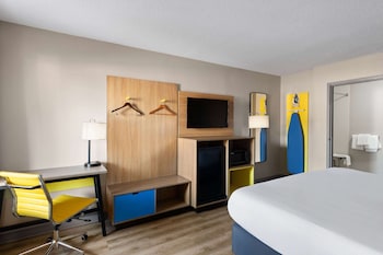 Room, 1 King Bed, Mobility Accessible, Non Smoking (Bathtub w/ Grab Bars)