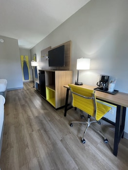 Deluxe Room, 1 King Bed, Non Smoking