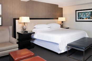 Deluxe Room, 1 King Bed with Sofa bed (Balcony)