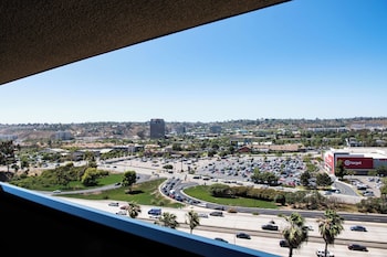 Room, 1 King Bed (Balcony)