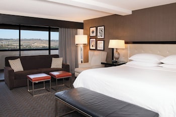 Deluxe Room, 1 King Bed with Sofa bed (Balcony)