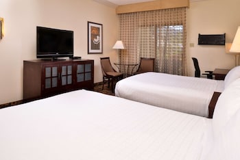 Standard Room, 2 Double Beds, Accessible, Bathtub