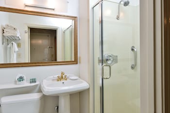 Suite, 1 Queen Bed, Refrigerator & Microwave, Courtyard Area (Living Room)