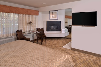 Standard Room, 1 King Bed, Non Smoking, Jetted Tub