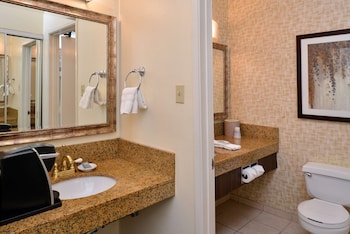 Deluxe Room, Multiple Beds, Non Smoking, Refrigerator