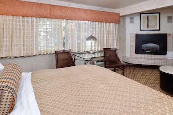 Standard Room, 1 King Bed, Non Smoking, Jetted Tub