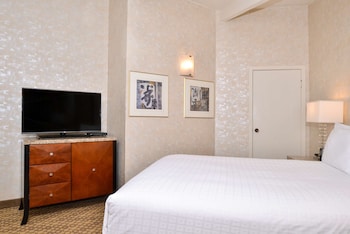 Suite, 1 Queen Bed, Refrigerator & Microwave, Courtyard Area (Living Room)