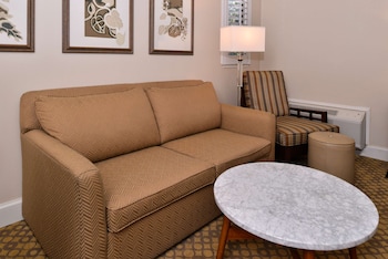 Executive Room, 1 King Bed, Non Smoking, Refrigerator