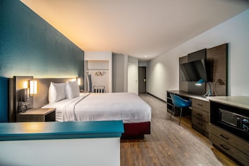 Deluxe Room, 1 King Bed, Non Smoking, Hot Tub