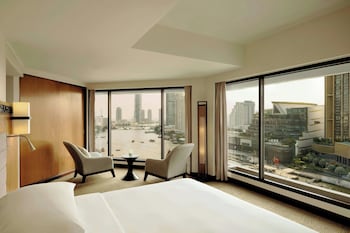 Executive Suite, 1 King Bed, River View