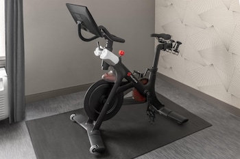 Room, 1 King Bed (Peloton)