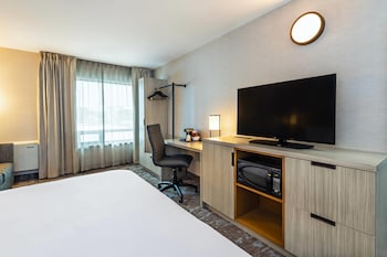 Room, 1 King Bed, Non Smoking (Upgrade)