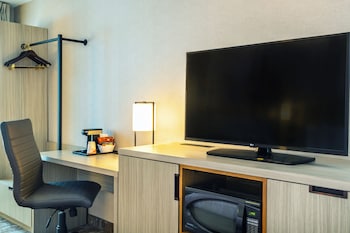 Room, 1 King Bed, Non Smoking (Upgrade)