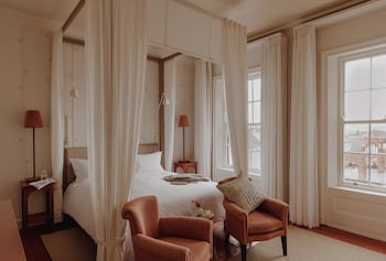 Room (Large Guest Room)
