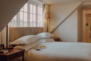 Room (Bigger Guest Room)