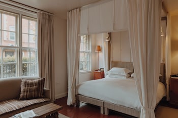 Room (Large Guest Room)