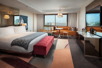 Suite, 1 King Bed with Sofa bed (Mobility/Hearing Access, Roll-In Shwr)