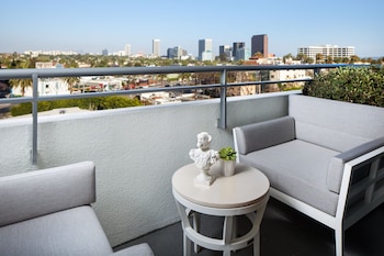 Studio Suite, 1 King Bed, Balcony (Balcony)