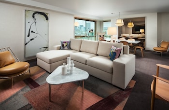 Suite, 1 King Bed with Sofa bed (Mobility/Hearing Access, Roll-In Shwr)