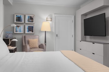 Deluxe Room, 1 King Bed