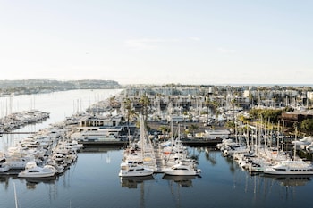 Executive Suite, 1 Bedroom, Marina View (Mobility Accessible, Tub)