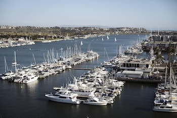 Executive Suite, 1 Bedroom, Marina View (Mobility Accessible, Tub)