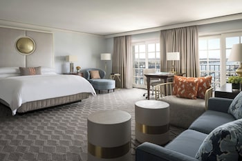 Junior Suite, 1 King Bed with Sofa bed, Balcony, Marina View (Balcony)