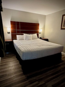 Suite, 1 King Bed, Non Smoking