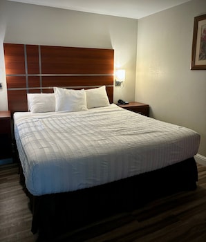 Suite, 1 King Bed, Non Smoking