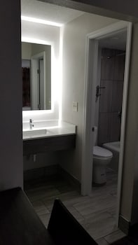 Room, 1 Queen Bed, Accessible, Non Smoking (Mobility)