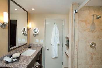 Deluxe Studio Suite, 1 King Bed with Sofa bed, Non Smoking, Harbor View