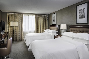 Room, 2 Double Beds (Hearing Accessible)