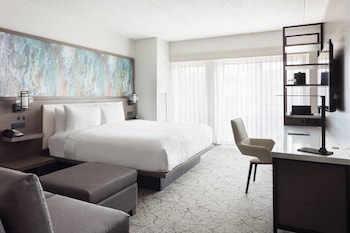 Room, 1 King Bed (Mobility/Hearing Accessible, Tub)