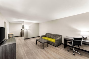 1 King Bed Suite, Full Kitchen with 2 person Sofa bed