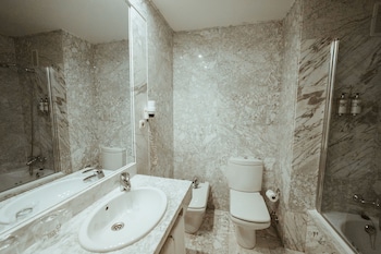 Room (Suite)