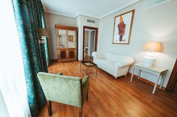 Room (Suite)