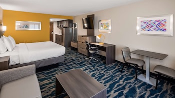 Suite, 1 King Bed, Non Smoking, Kitchenette (with Sofabed)
