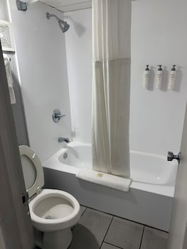 Room, 2 Queen Beds (Pet Friendly)